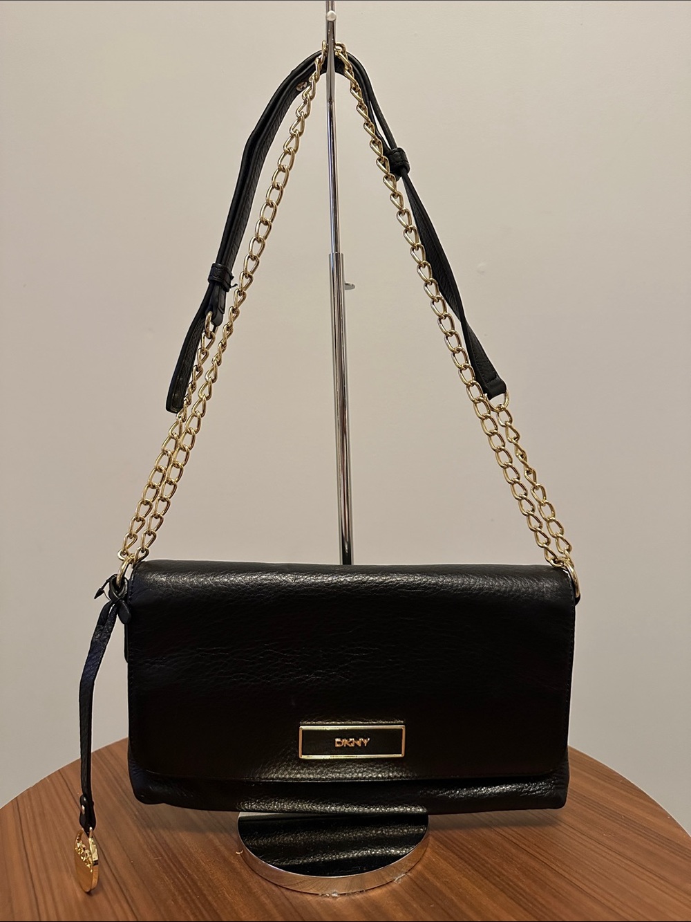 DKNY Black Leather Shoulder Bag with adjustable Gold Chain Strap